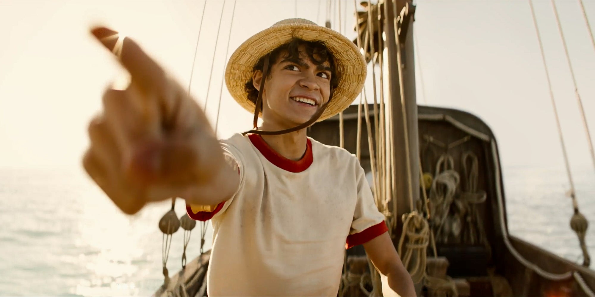L'acteur mexicain Iñaki Godoy incarnant Monkey D. Luffy dans le live-action de ''One Piece'', bientôt disponible sur Netflix.