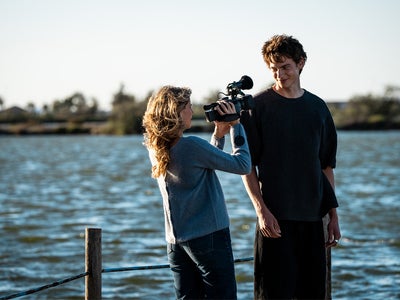 Toi+Moi – Seuls contre tous : c'est quoi cette adaptation littéraire française sur Prime Video ?