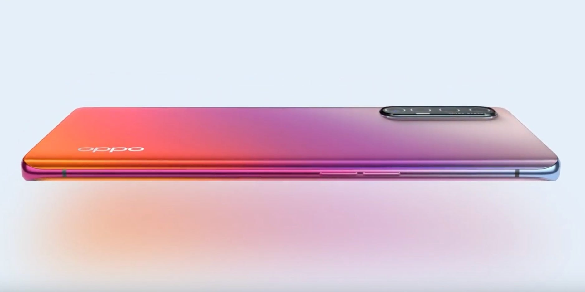 Petit dernier de la marque Oppo, le Reno3 Pro se la joue tout en finesse...