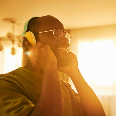 Journée du bonheur : découvrez les 10 chansons qui rendent le plus heureux... selon la science !